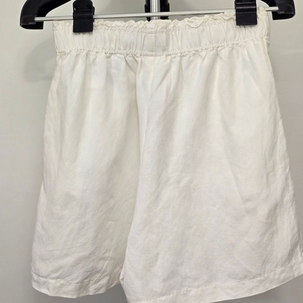 White Elastic-Waist Women’s Linen Blend Shorts
